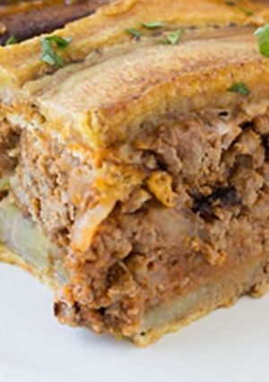 A picture of Pastelón o lasagna with plantain.