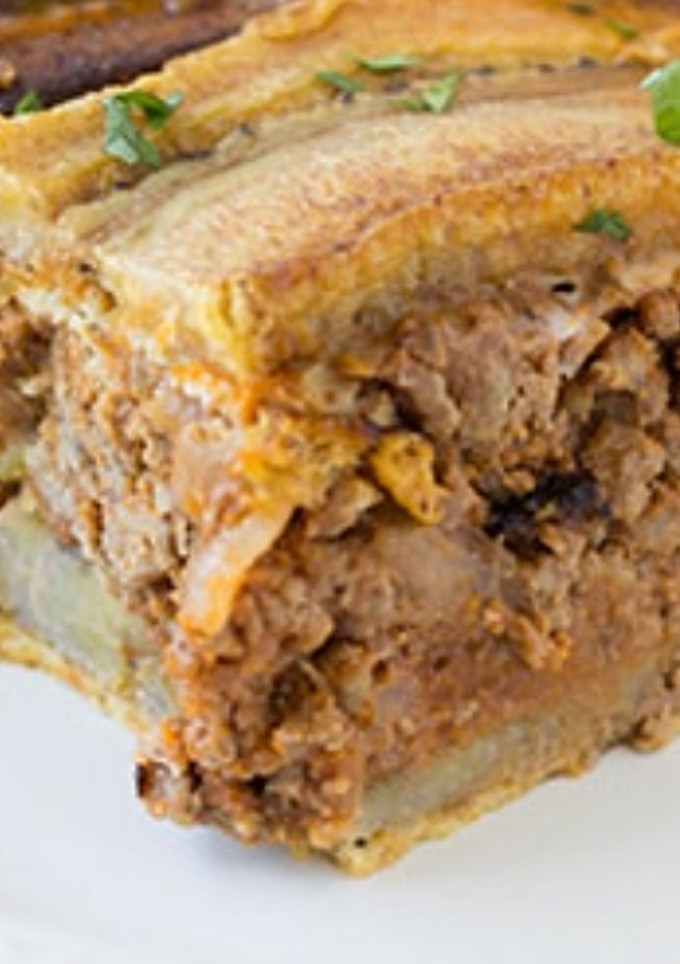 A picture of Pastelón o lasagna with plantain.