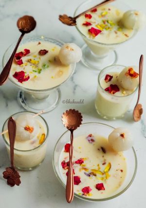 A picture of Lychee kheer.
