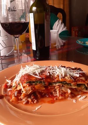 Una foto de Lasagna de verdura y pollo