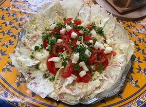 Une photo de Salade castelfranco aux tomates, pecorino truffé et persil
