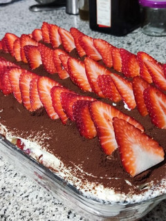 Una foto de Tiramisú de fresa