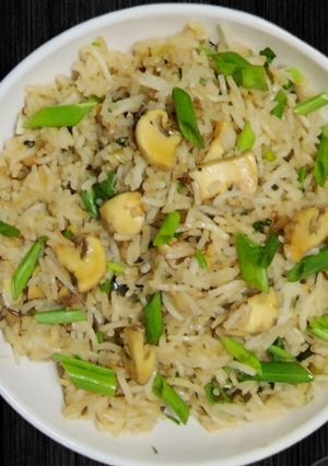 A picture of Mushroom fried rice.
