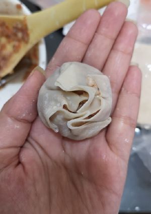 A picture of How to fold a Siomai.