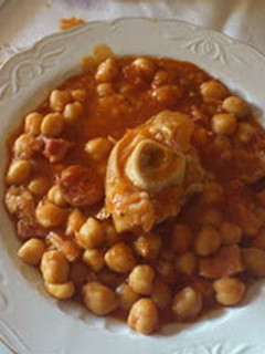 Una foto de Callos con garbanzos al estilo de mi suegra