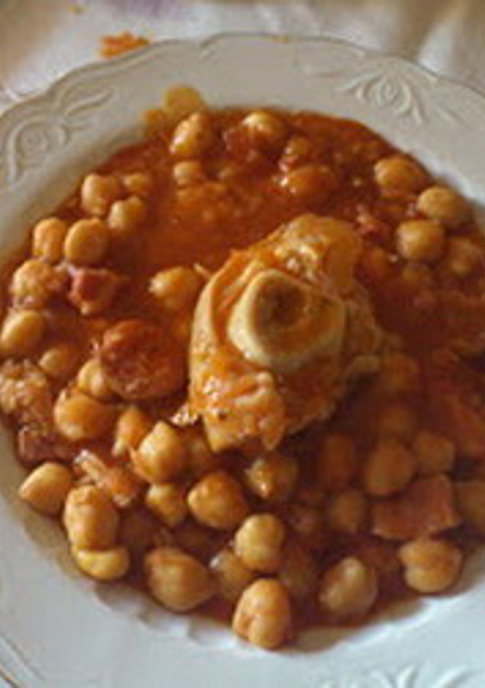 Una foto de Callos con garbanzos al estilo de mi suegra