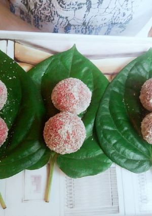 A picture of Paan ke laddoo.