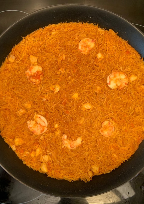 Una foto de Fideuá con Gambón y Bacalao