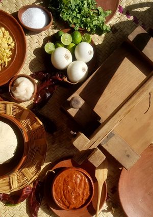 Una foto de Empanadas de mole amarillo