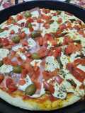 Pizza con tomate fresco (2 mitades)