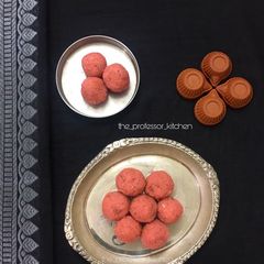 A picture of Rose coconut laddu.