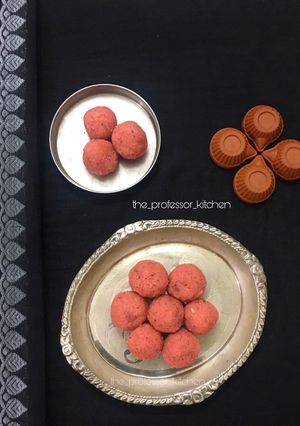 A picture of Rose coconut laddu.
