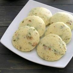 A picture of Idli.