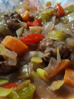 Una foto de Albóndigas con verduras y vino tinto, en airfryer y cazuela