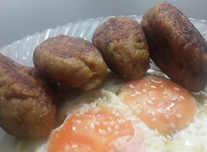 Una foto de Bocados de plátano maduro...🍌🍌🍘🍯🧀🍘🍌🍌