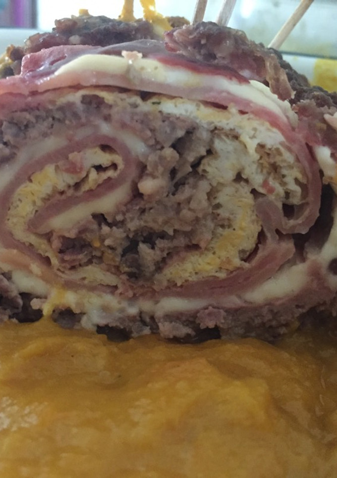 Una foto de Rollo de carne en salsa en olla exprés