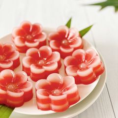Kue Lapis Bunga (Flower Layer Cake) A picture of Kue Lapis Bunga (Flower Layer Cake).