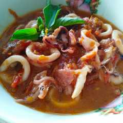 A picture of Sambal Cumi.