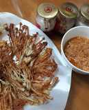 Nấm kim châm chiên xù sốt tôm thịt