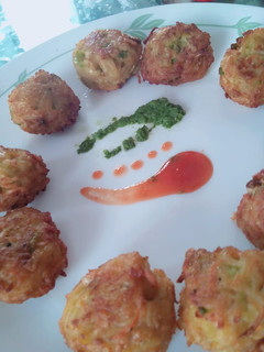 મિક્સ વેજ. મેગી પકોડા(mix veg maggi pakoda recipe in Gujarati) રેસીપી મુખ્ય ફોટો
