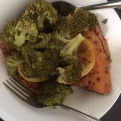 A picture of Steamed salmon with Broccoli and Lemon.