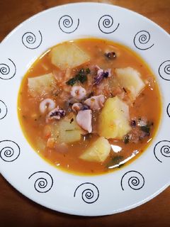 Una foto de Guiso de Calamares con patatas