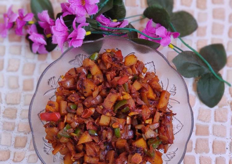 Recipe of Perfect Spicy potato capsicum curry chatpati aloo shimla mirch sabzi