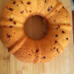 Una foto de Bizcochuelo cake fácil de limón y chispas de chocolate