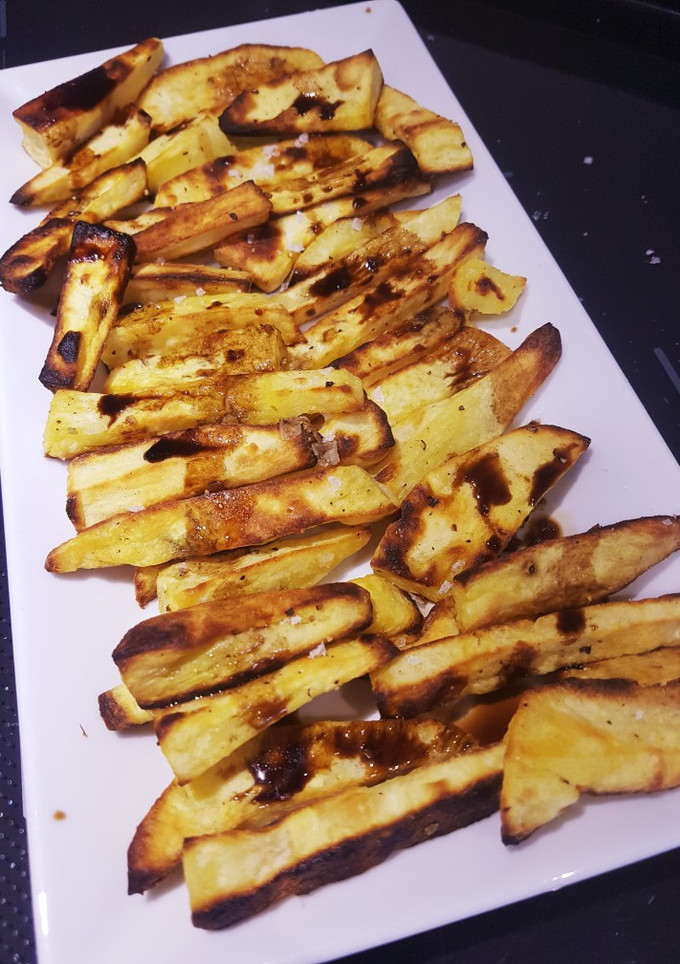 Una foto de Patatas no fritas de boniato con vinagre balsámico