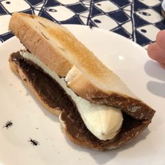 A picture of 🍌Nutella banana sandwich 🥪.