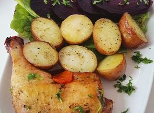 Una foto de Pollo Al Horno Con Papas Doradas