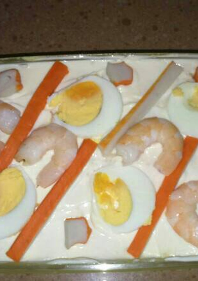 Una foto de Ensaladilla de langostinos y varitas de mar
