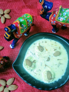पनीर रसमलाई विद बादाम रबड़ी (Paneer rasmalai with badam rabri recipe in hindi) रेसिपी मुख्य फोटो