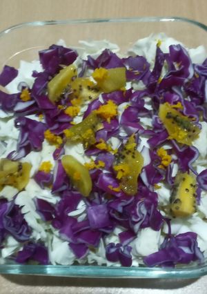 عکسی از دستور سالاد کلم بنفش و سفید با کیوی و عطر پرتقال 🍊🥝
