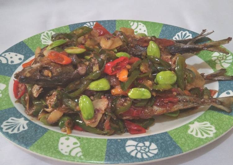 Ikan Layang Pete Cabe Ijo