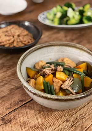 A picture of 🫑 One-pot Kabocha squash, fried tofu in Japanese broth.