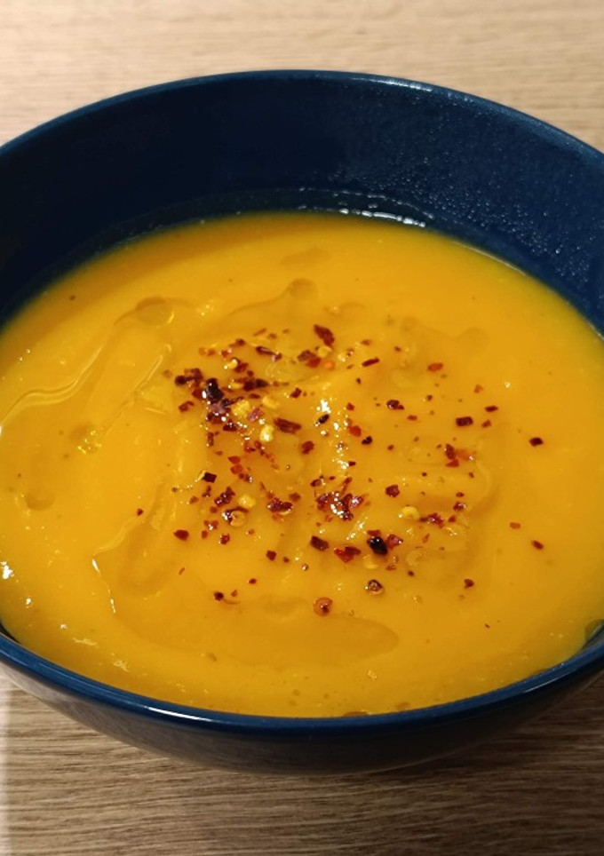 Una foto de Crema de calabaza con toque inglés