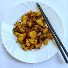 A picture of Stir fried potatoes.