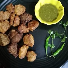 A picture of Moong dal fitters(pakora).