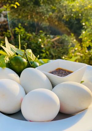 Hình của món Hột Vịt Hấp Thảo Mộc.
