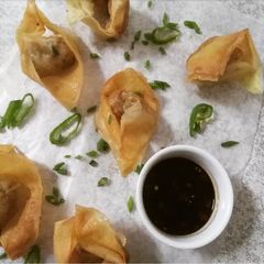 A picture of Chicken wontons.