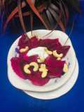 Ensalada Tropical de Pitahaya con Yogur y Castaña de Cajú!