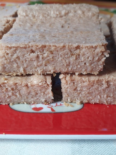 Una foto de Budín de avena y frutilla