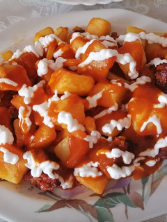 Una foto de Patatas bravas con chorizo (Thermomix y Airfryer)