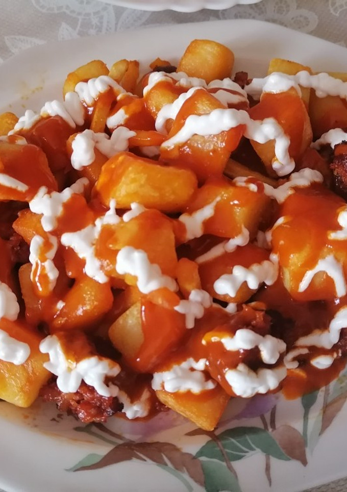 Una foto de Patatas bravas con chorizo (Thermomix y Airfryer)