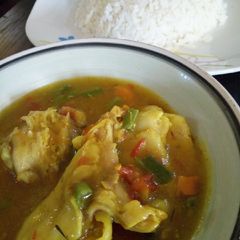 A picture of Turkey curry sauce and white rice.