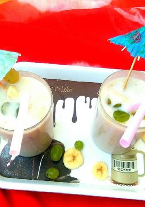 बनाना ग्रेप शेक (Banana Grape Shake recipe in hindi) रेसिपी मुख्य फोटो