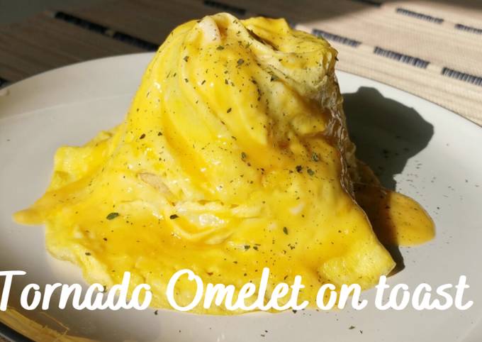 Tornado Omelet on Toast (Swirl omelet)