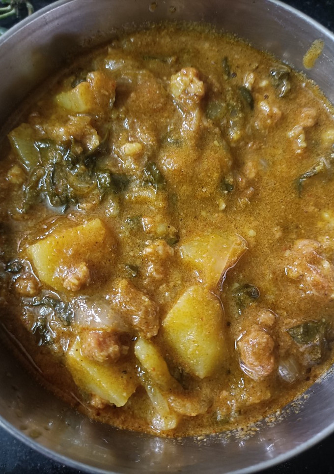 Mutton கொத்துக்கறி சேர்த்த வெந்தயக் கீரை கிரேவி(vendhayakeerai kheema gravy recipe in tamil) செய்முறை முக்கிய புகைப்படம்