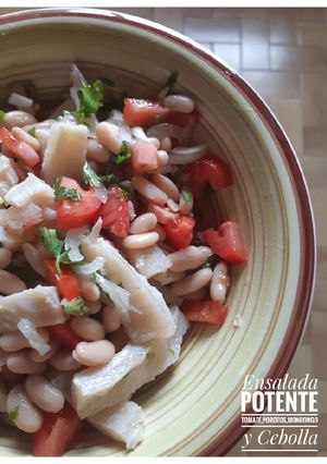 Una foto de Ensalada Potente 💪🏼👌🏻 (TOMATE, POROTOS, MONDONGO Y CEBOLLA)